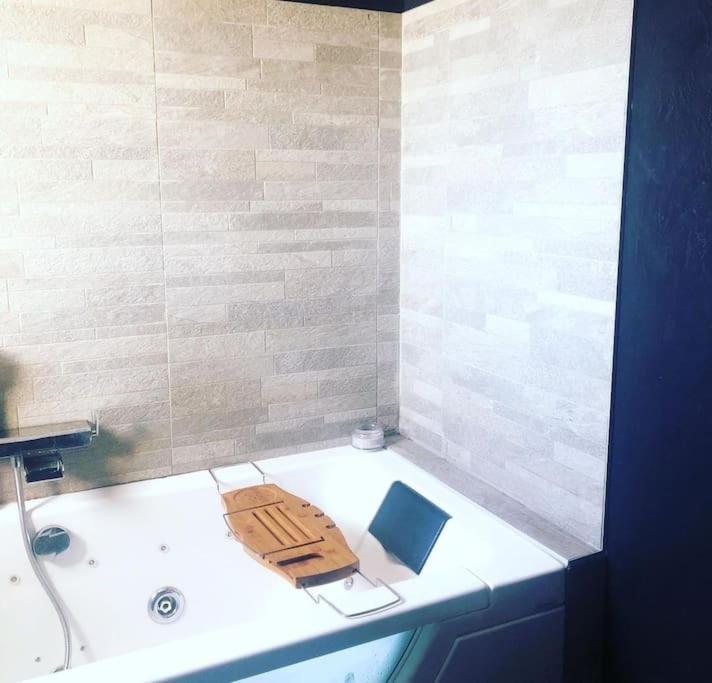 Maison De Vacances Contemporaine Avec Piscine Villa Vedène Екстериор снимка